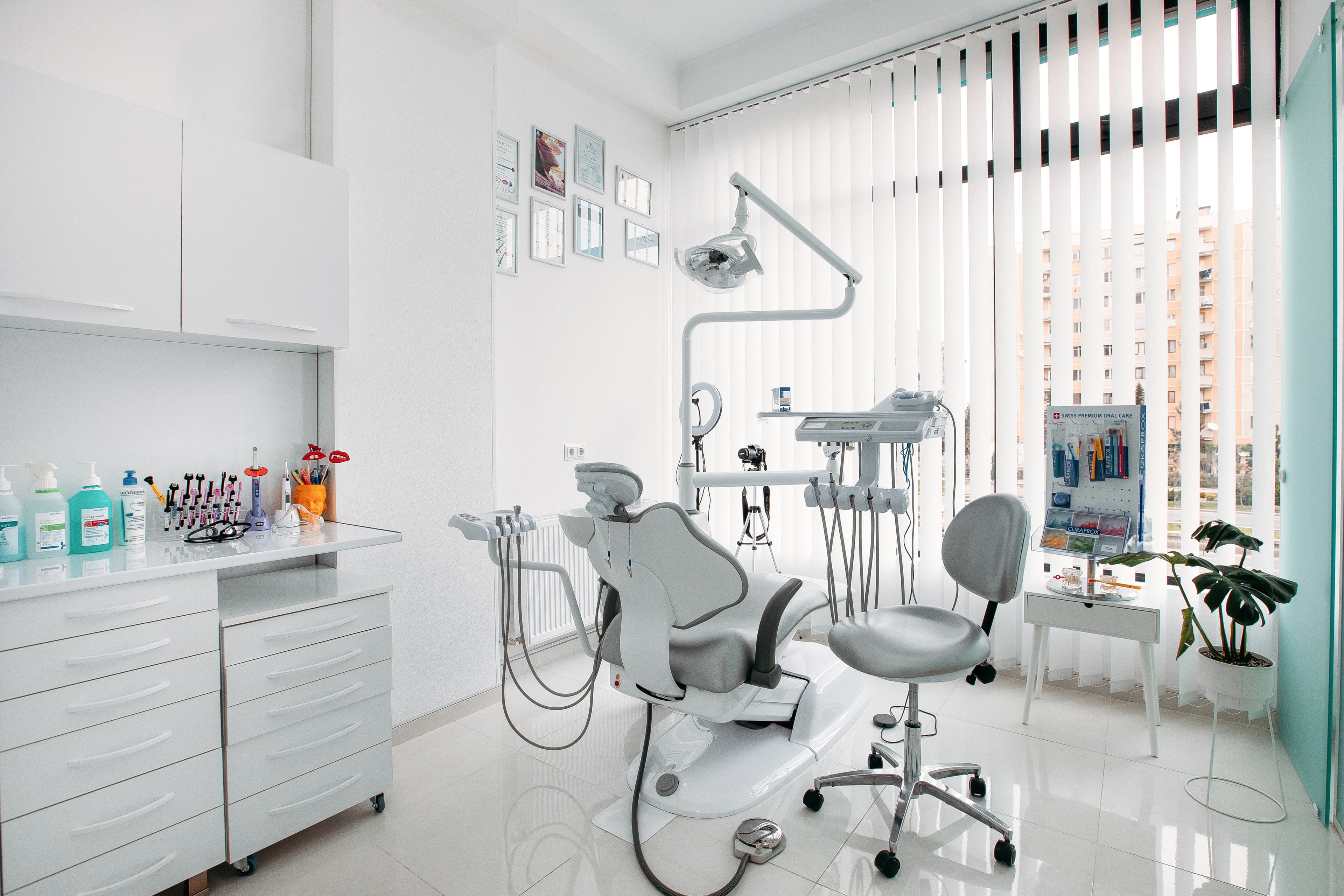 თანამედროვე სტომატოლოგიური კაბინეტი Dental Hub-ში